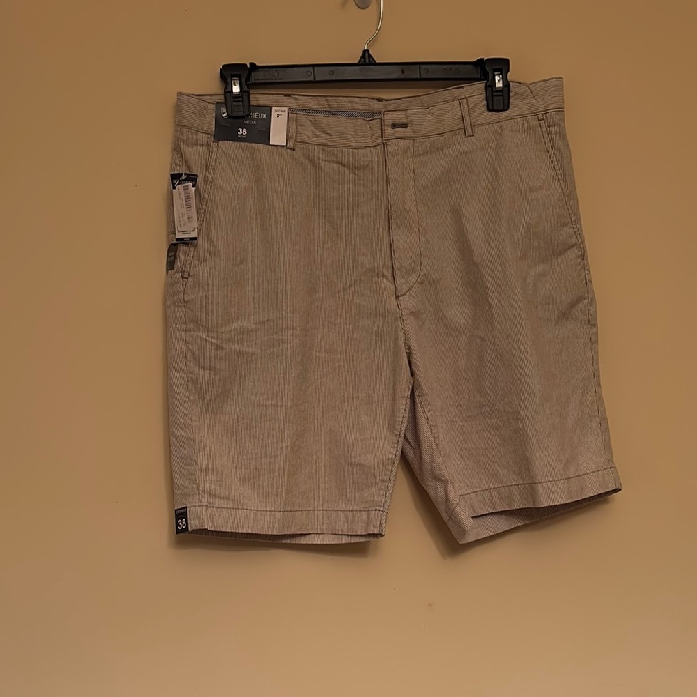 NWT Cremieux Men’s Tan Striped Shorts with 9” inseam 38 waist